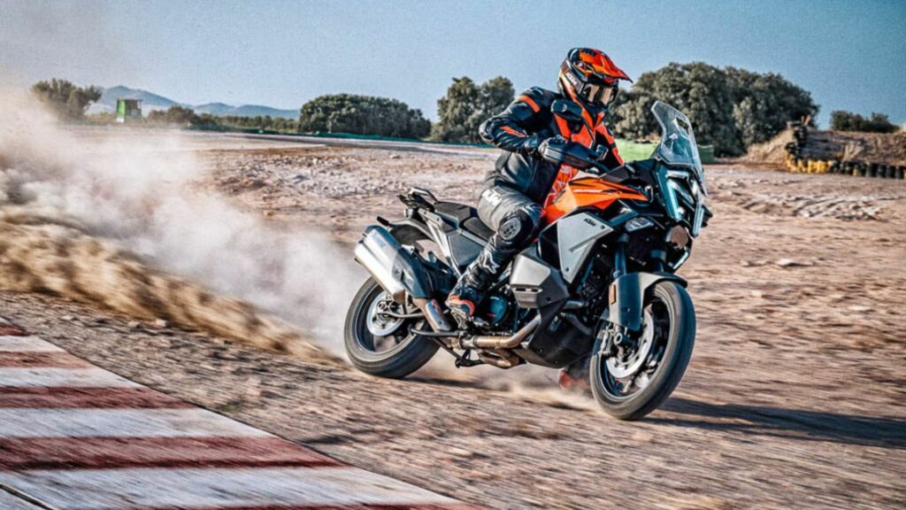 KTM 1390 Super Adventure S EVO 2025: Power and Comfort Redefined