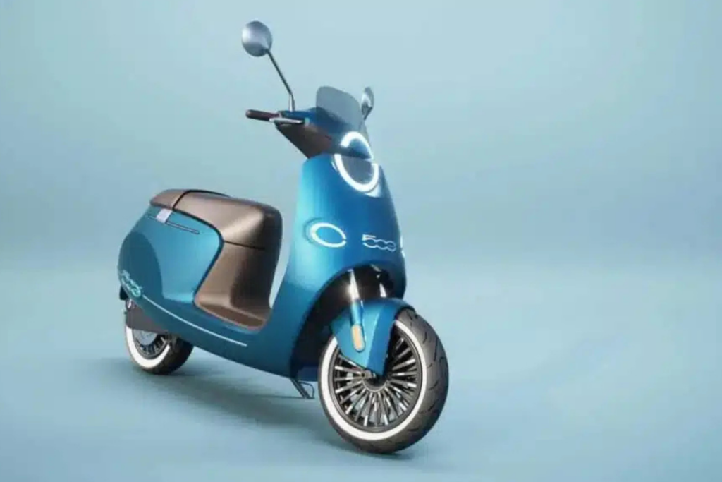 Platum's E-Moped 500: The Electric Scooter Inspired by the Fiat 500e