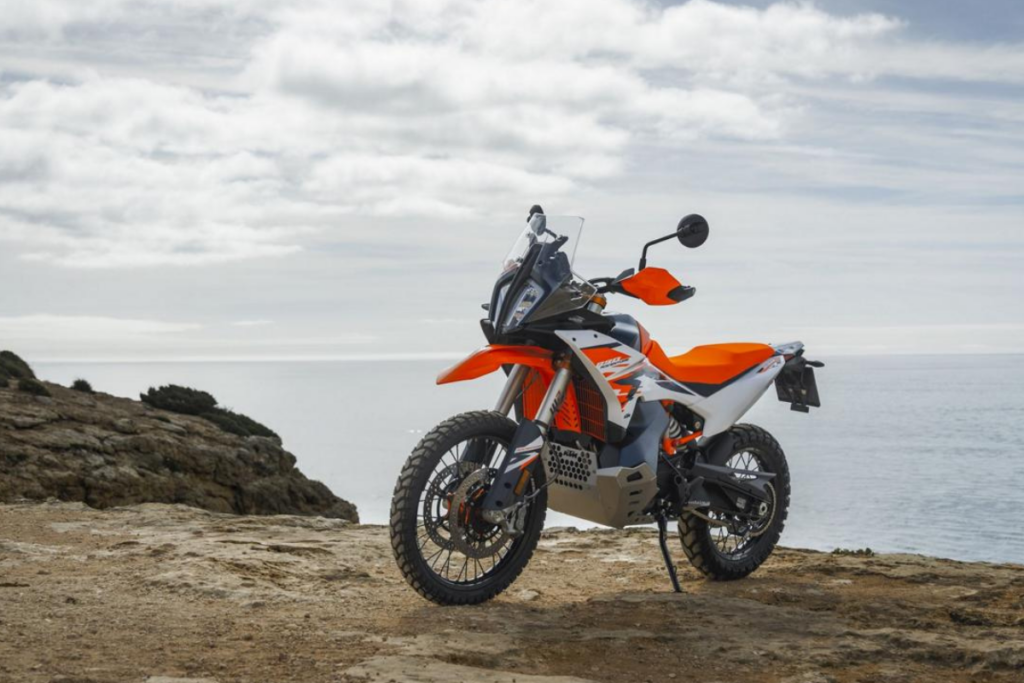 KTM 890 Adventure R 2025: The Bike That Doesn't Need to Change to Shine