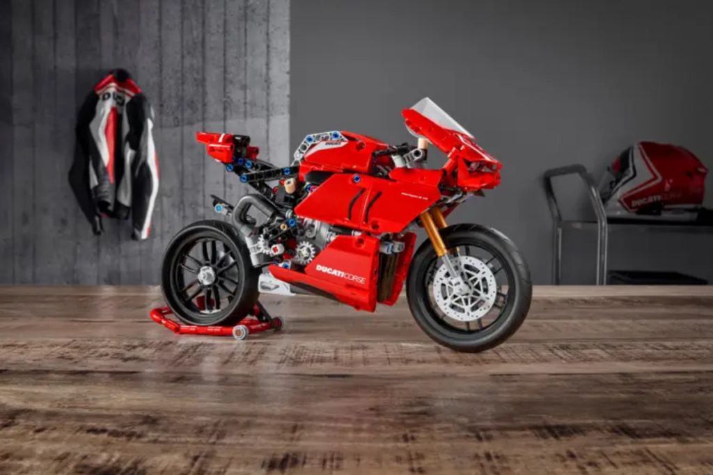 A Top Miniature Bike: The LEGO Technic Ducati Panigale V4 S