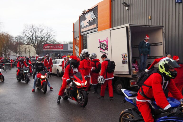 The Santa Bikers Take Over Reims: A Parade That Makes Noise!